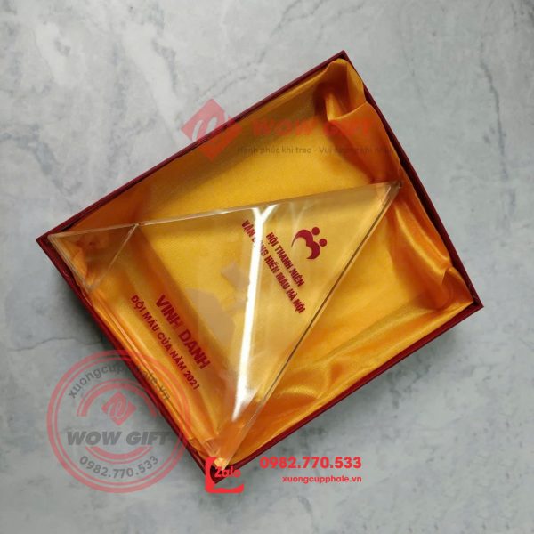 kỷ niệm chương pha lê