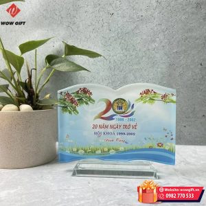 kỷ niệm chương pha lê cuốn sách