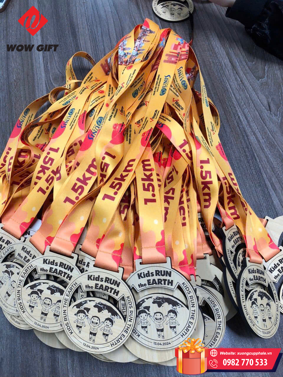 Làm huy chương in logo