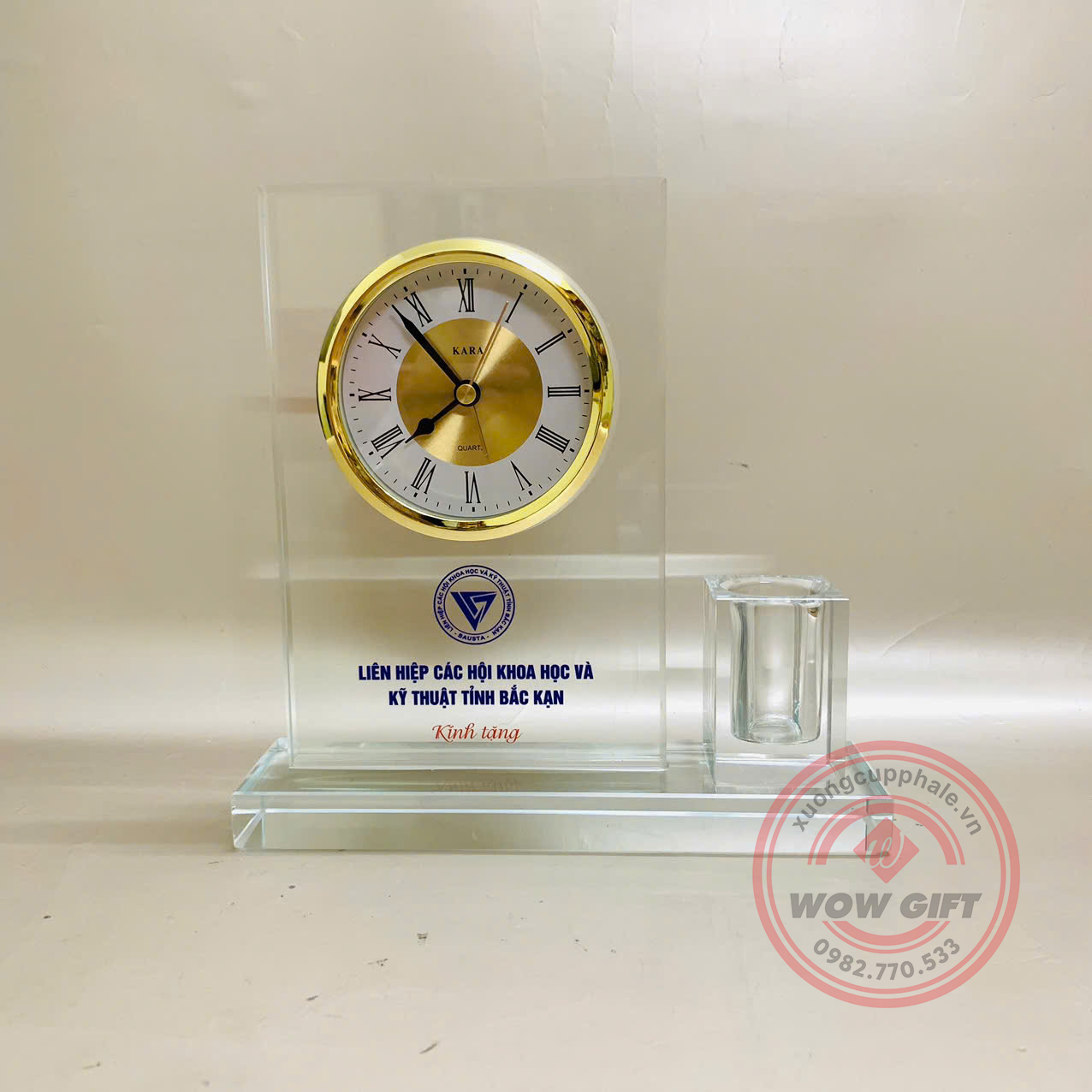 kỷ niệm chương pha lê nđể bàn