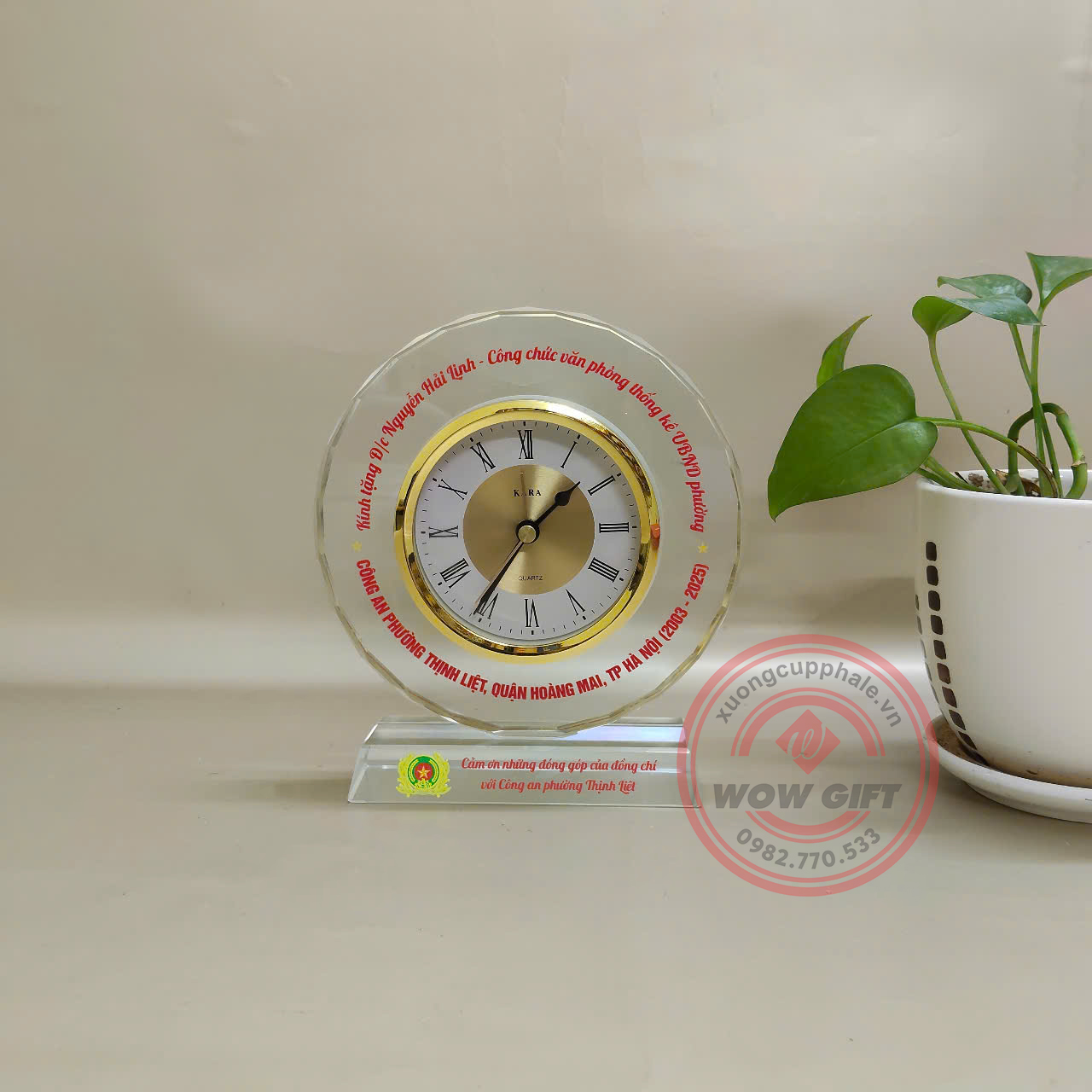 đồng hồ pha lê để bàn