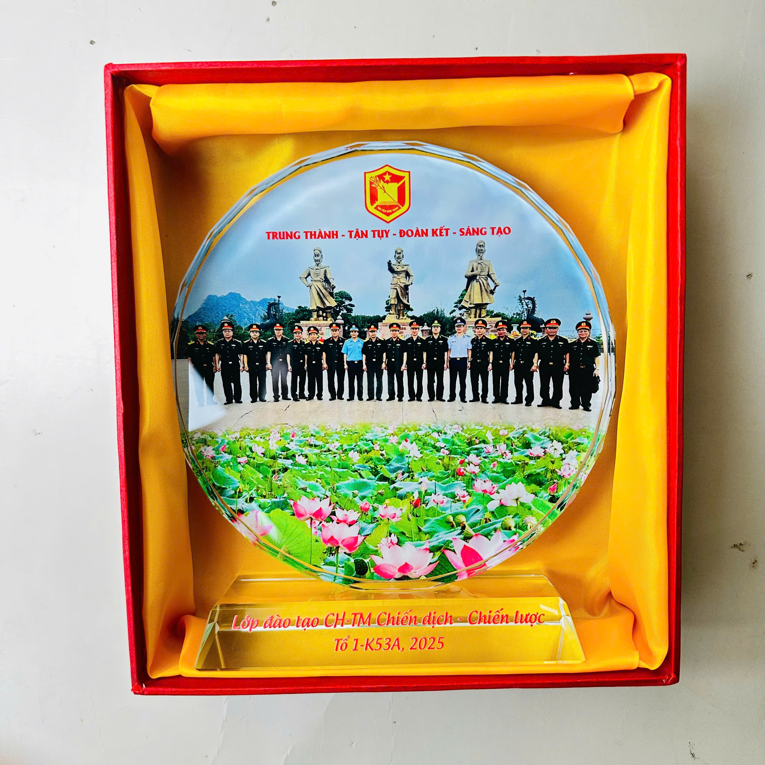 kỷ niệm chương pha lê