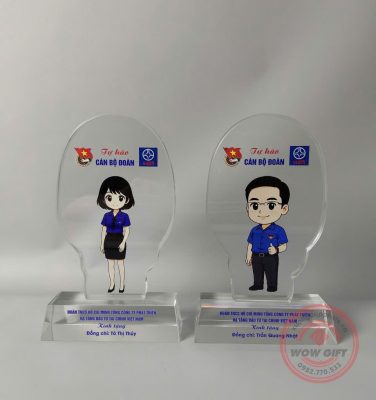 kỷ niệm chương pha lê tặng cán bộ đoàn